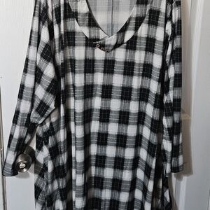 Elegant Black and White Plaid Women's Tunic